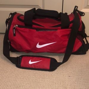 Nike Medium Gym Duffel (Unisex)